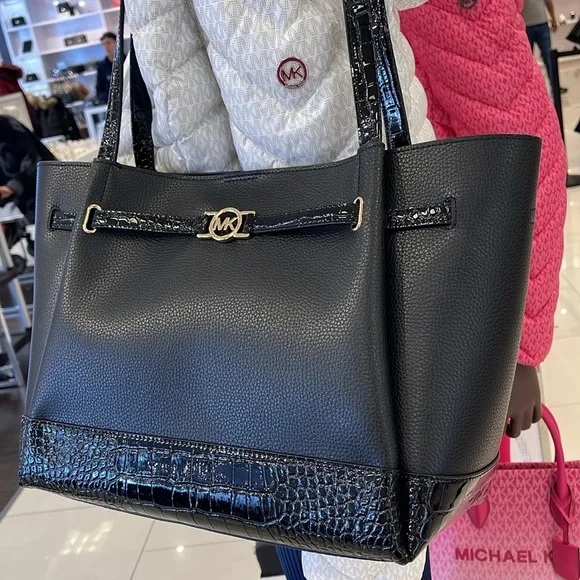 MICHAEL KORS
Reed Large Leather Belted Satchel Shoulder Tote Handbag 
Black - Picture 13 of 16